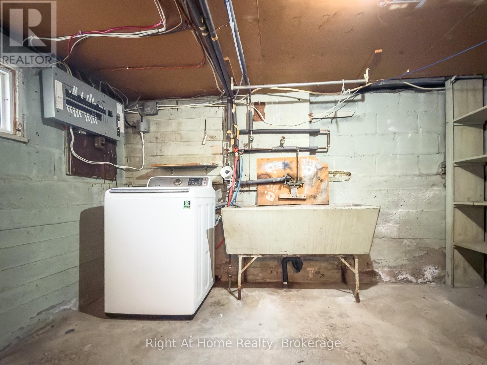 166 Catharine Street — photo 28