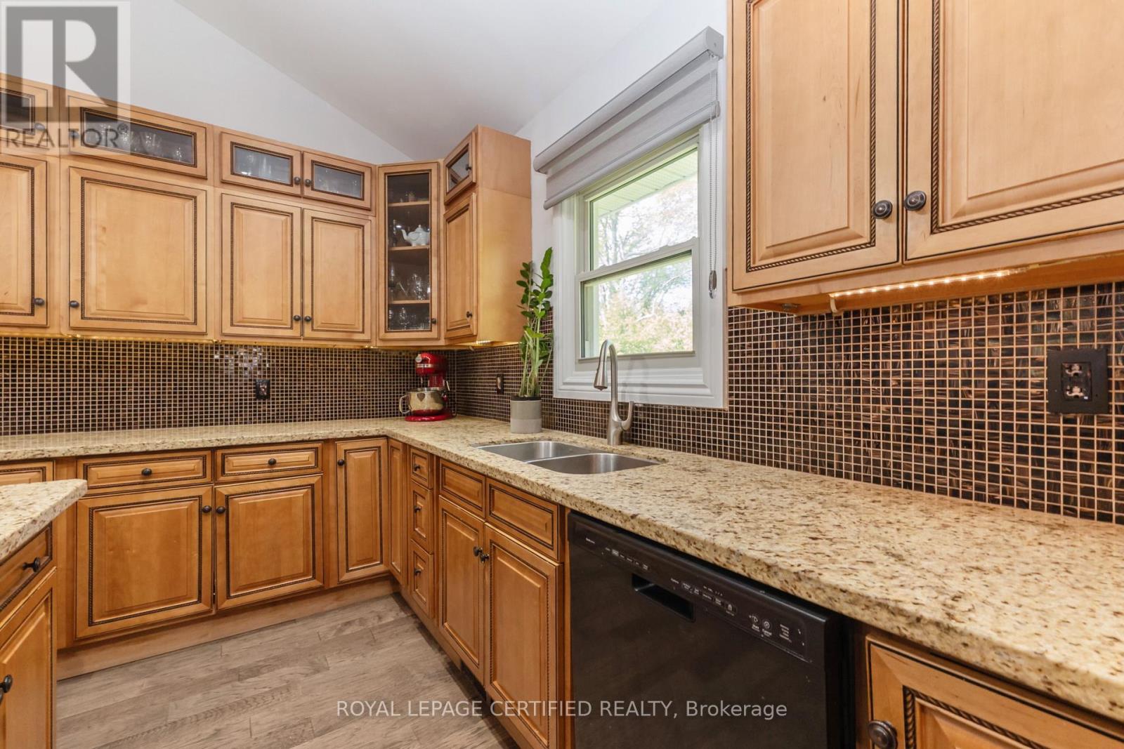5058 3 LINE, Erin — photo 8