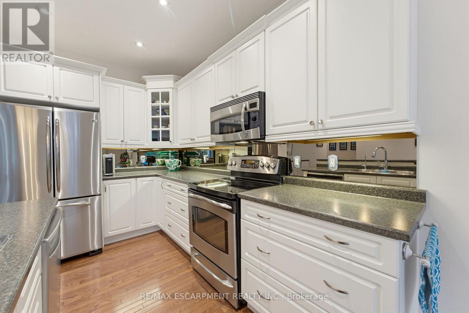 39 OAK CRESCENT - 13