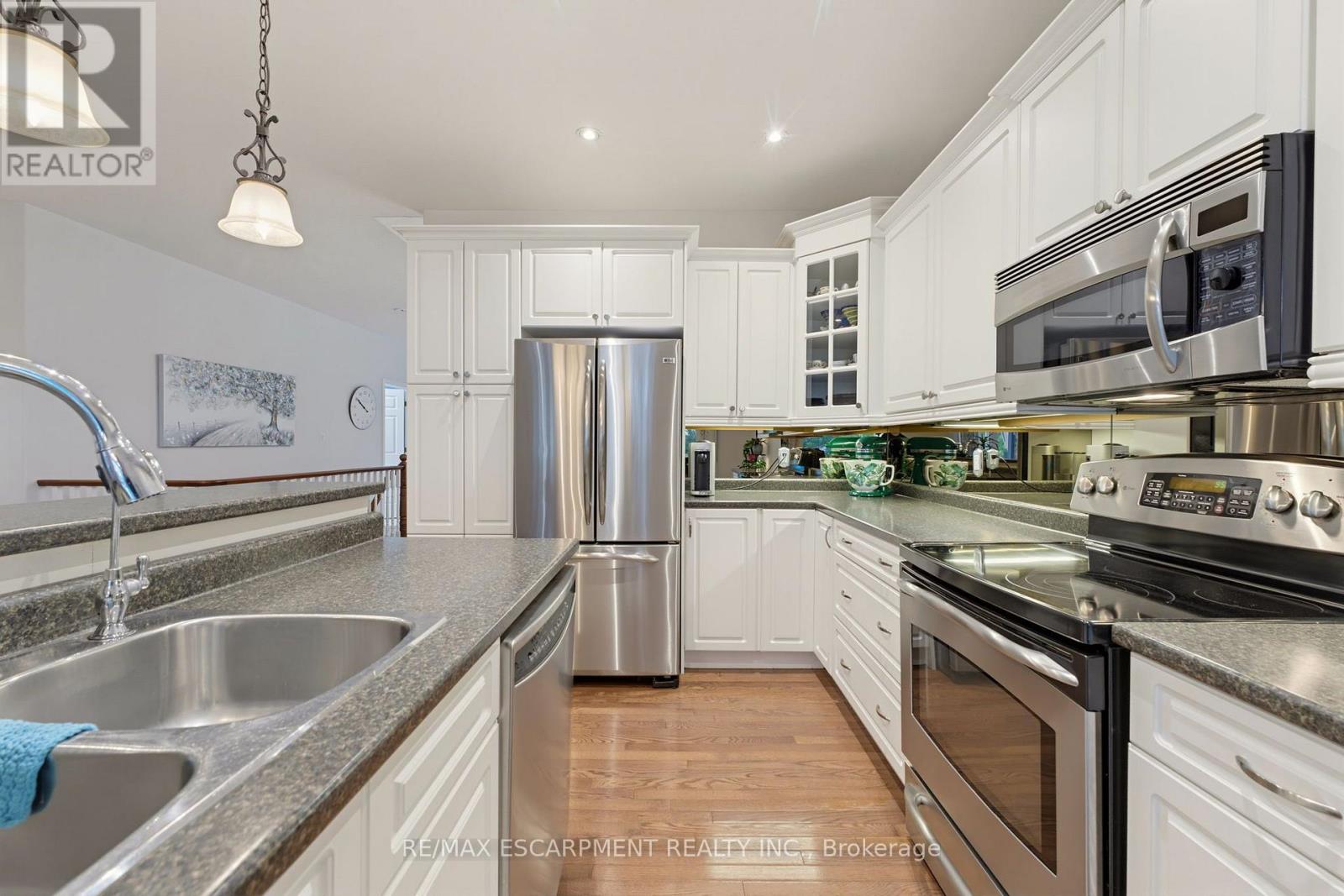 39 Oak Crescent, Haldimand, ON photo 14