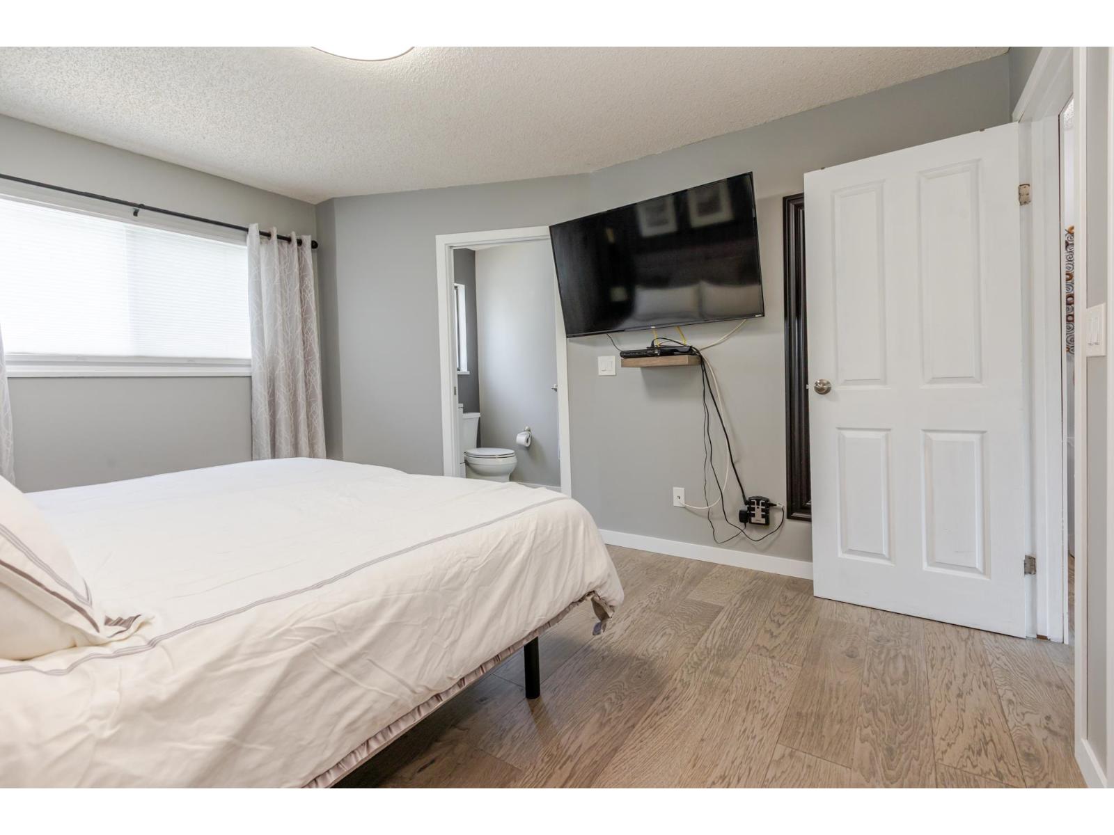 Photo of 17081 60A AVENUE 26