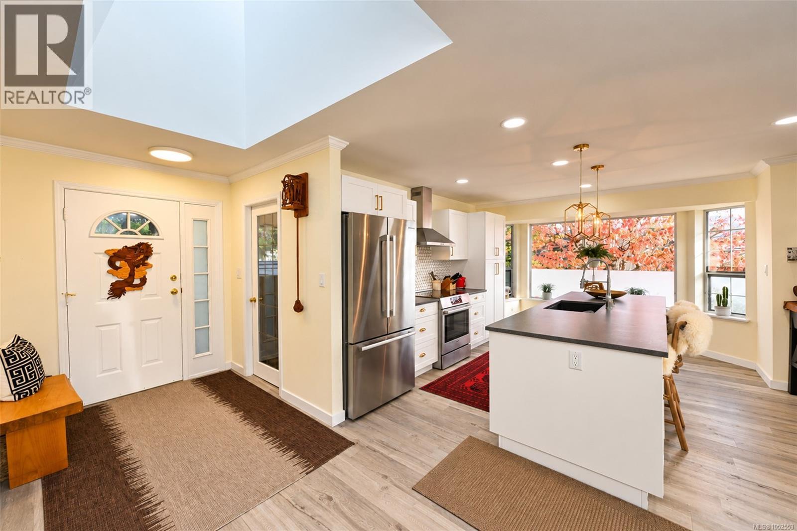  3601 Arbutus Drive North, Cobble Hill