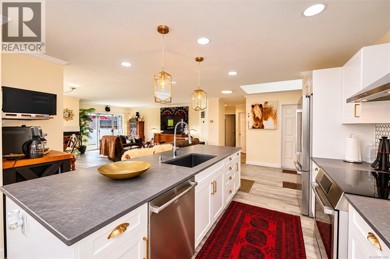  3601 Arbutus Drive North, Cobble Hill