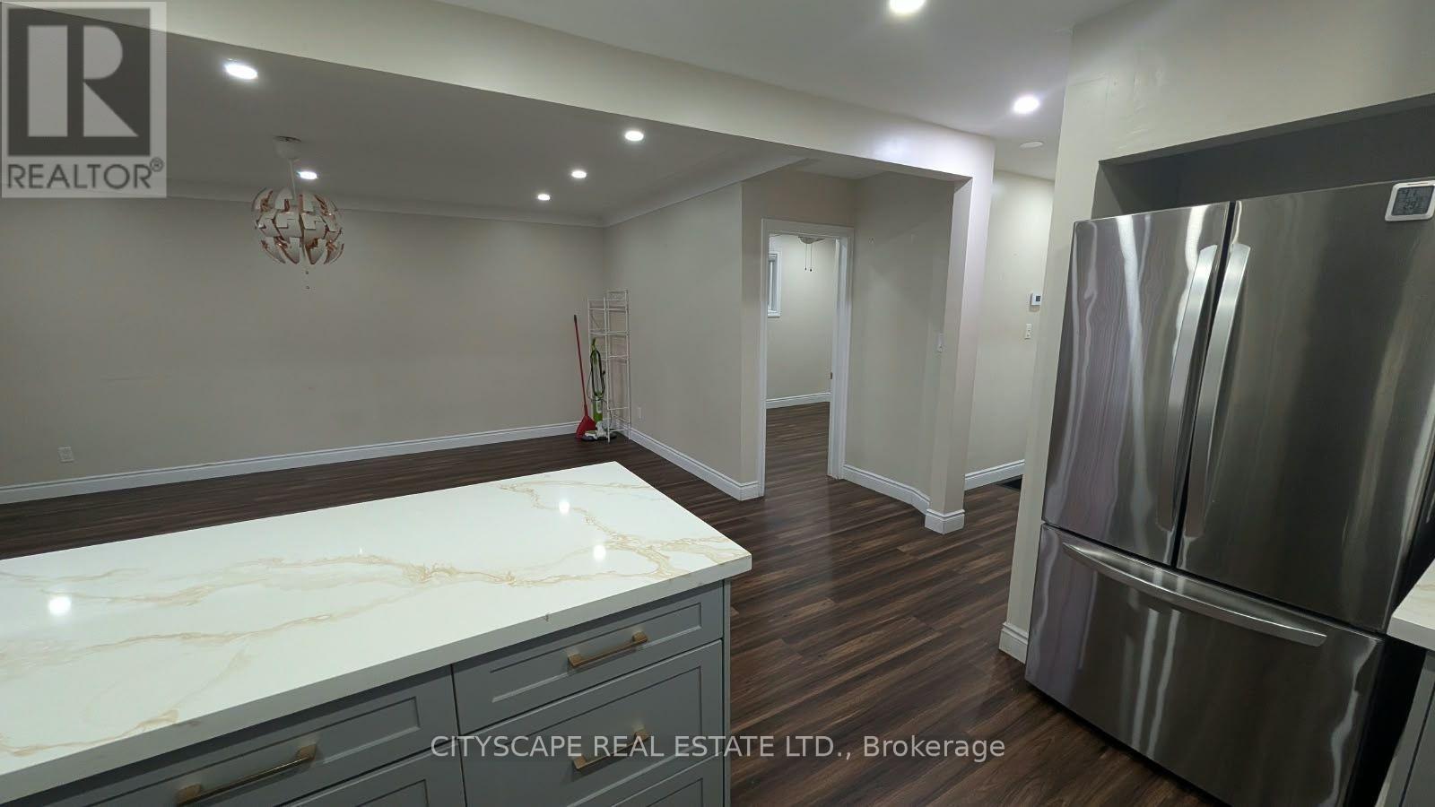 MAIN - 57 CLARENDON AVENUE, Hamilton (Balfour) — photo 2