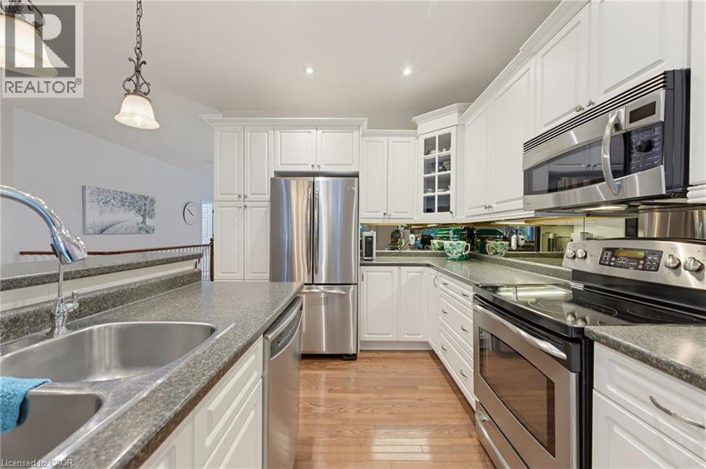 39 Oak Crescent — photo 15
