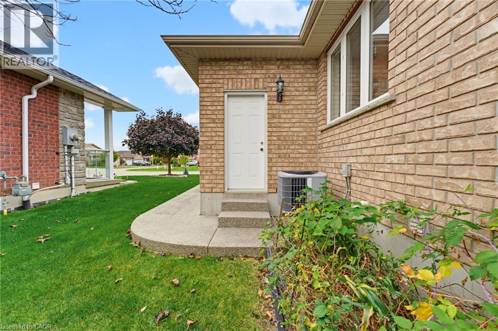 39 Oak Crescent — photo 37