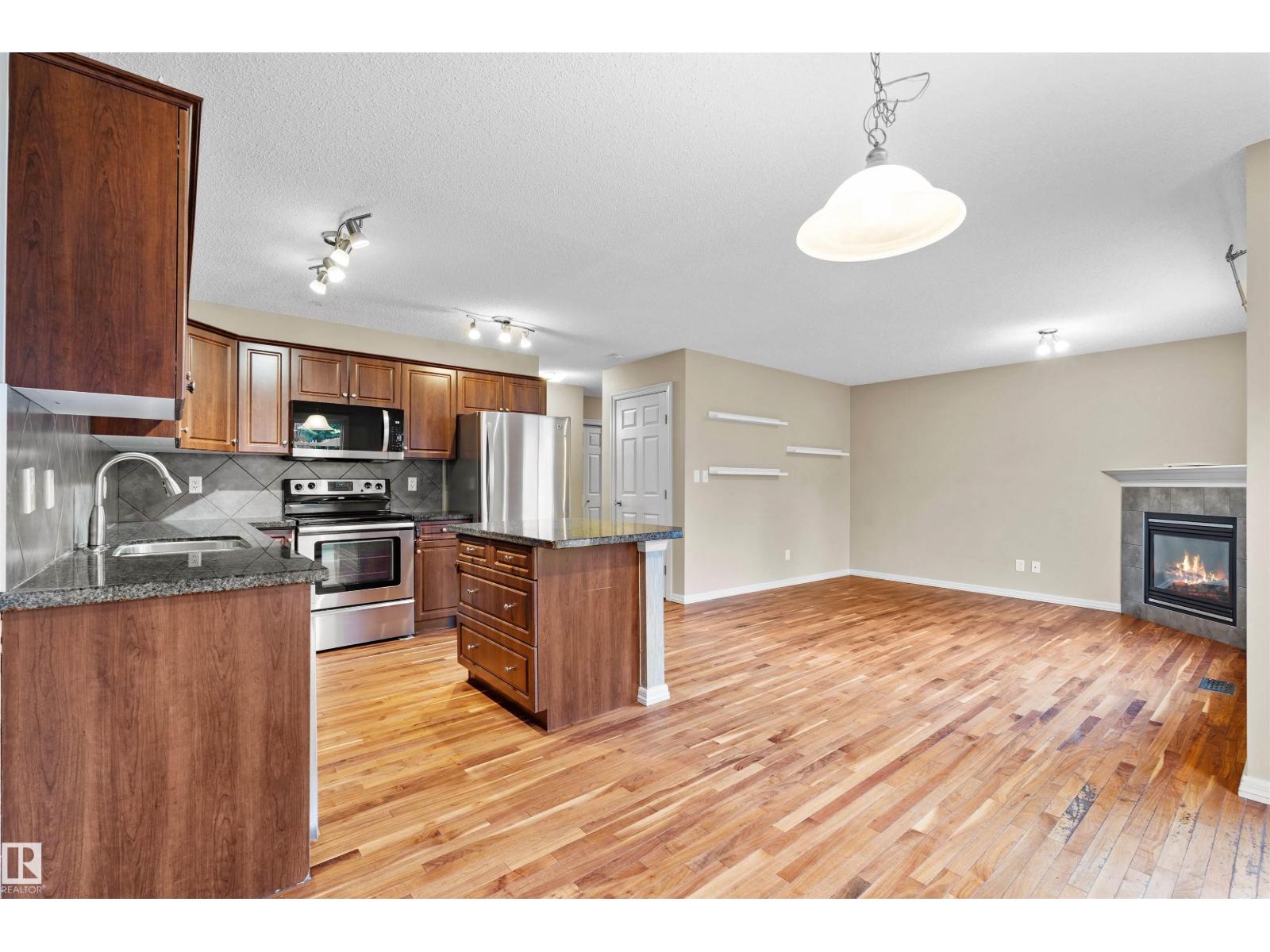 4816 213 St NW photo 3 — MLS® E4513373