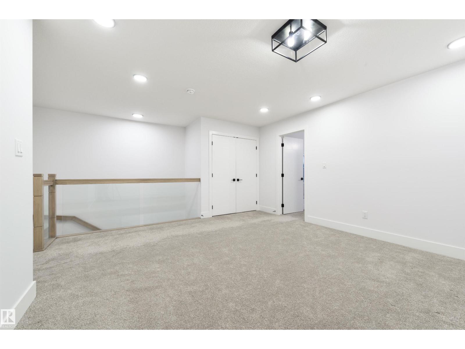 4373 37 Street, photo 17