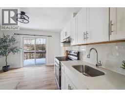 Kitchen - 135 Deane Avenue, Oakville, ON L6K1N2 Photo 11