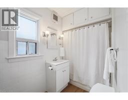 4pc Bathroom - 135 Deane Avenue, Oakville, ON L6K1N2 Photo 14