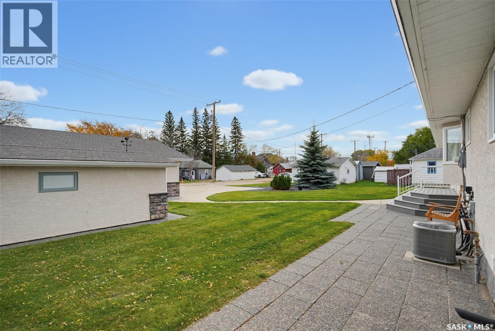 306 3rd STREET E - 30