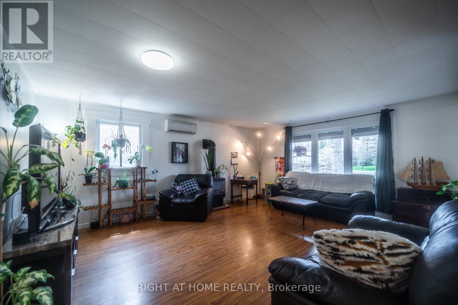 1007 FERRIER AVENUE - 7