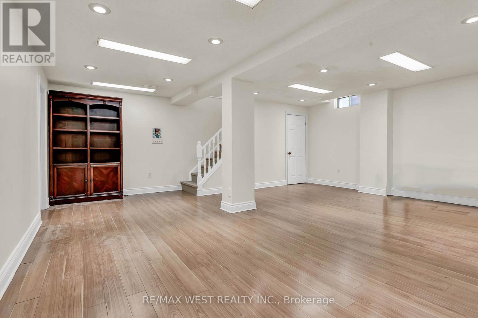 BSMT - 131 BERNARD AVENUE, Richmond Hill (Devonsleigh) — photo 2