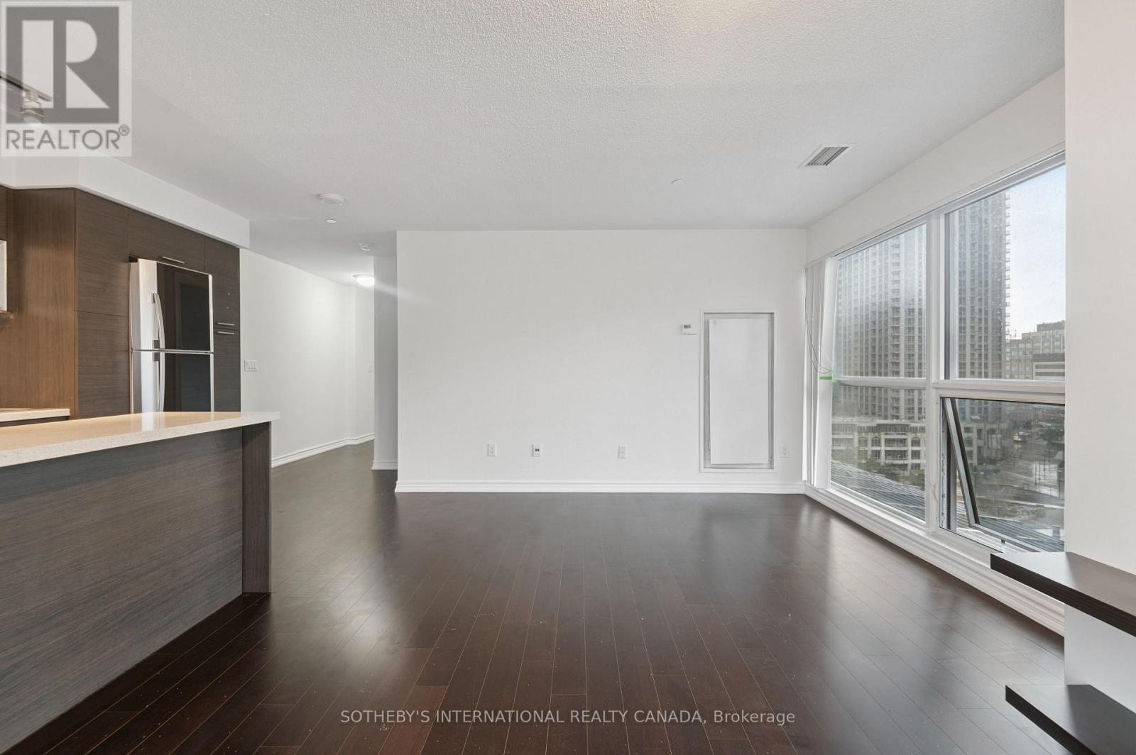 386 Yonge Street — photo 14