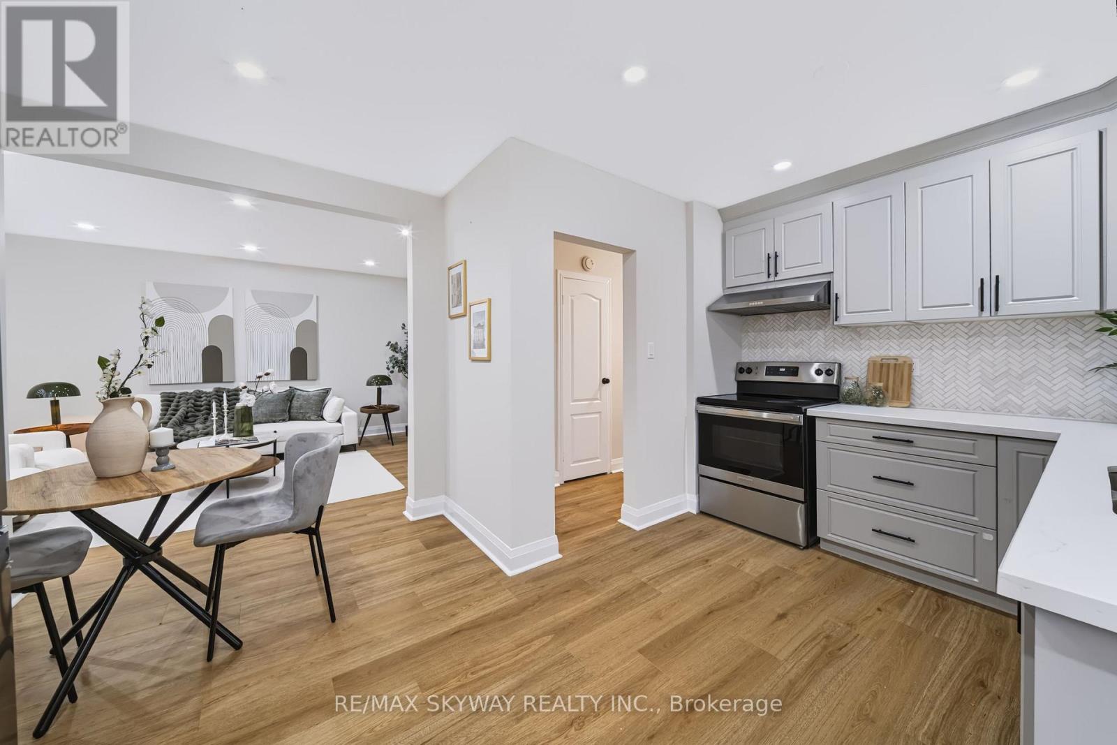 10 REXWAY DRIVE - 14