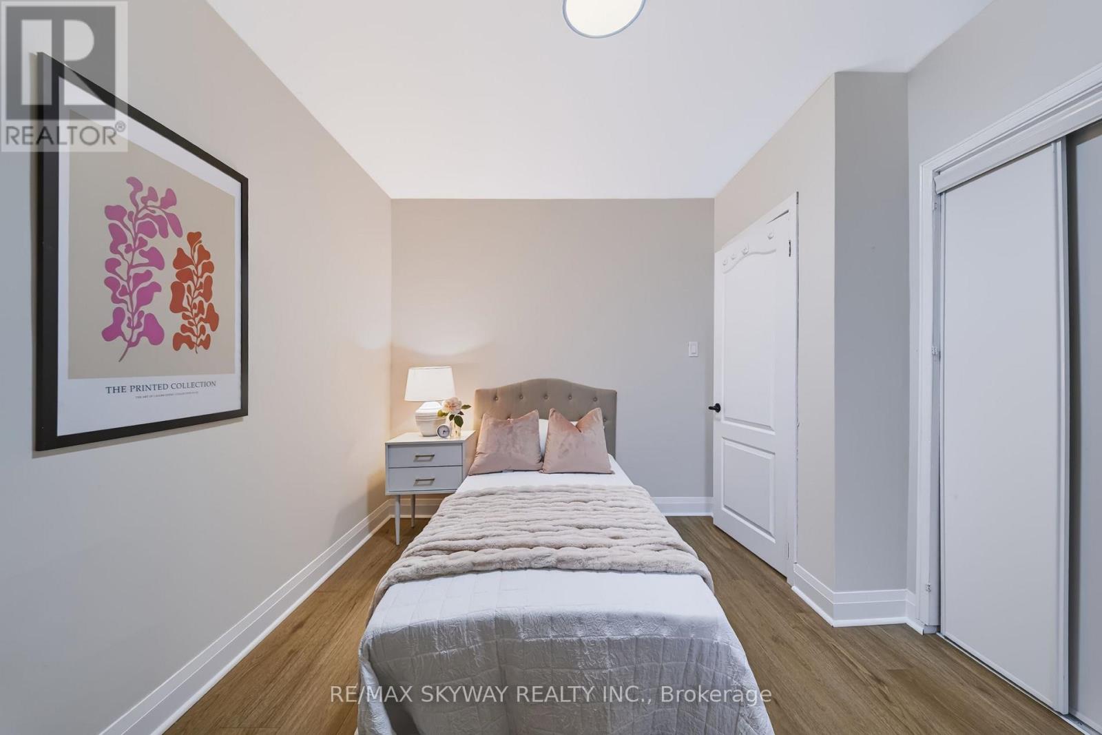 10 REXWAY DRIVE - 16
