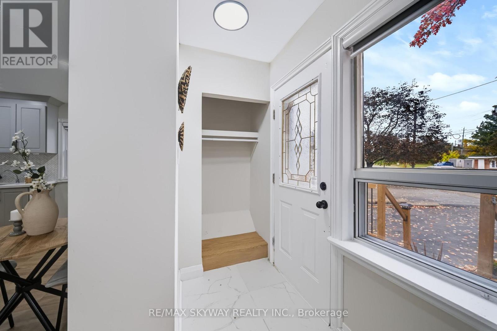 10 REXWAY DRIVE - 29