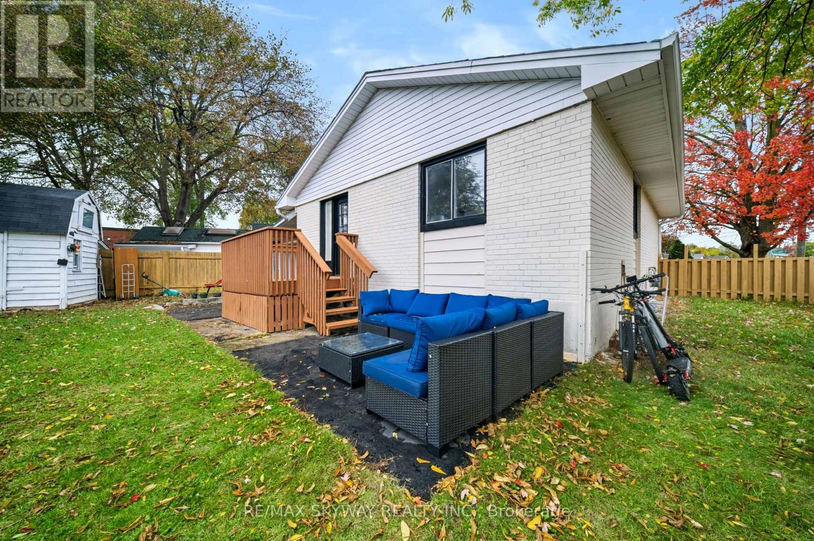 10 REXWAY DRIVE - 36