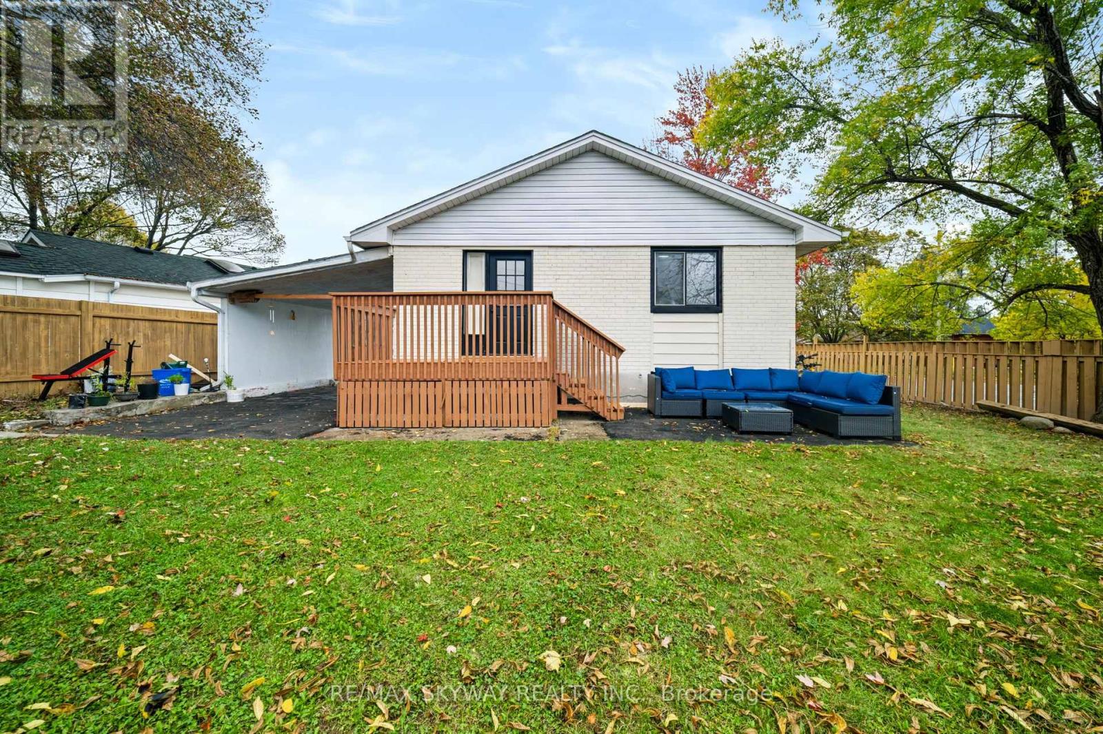 10 REXWAY DRIVE - 41