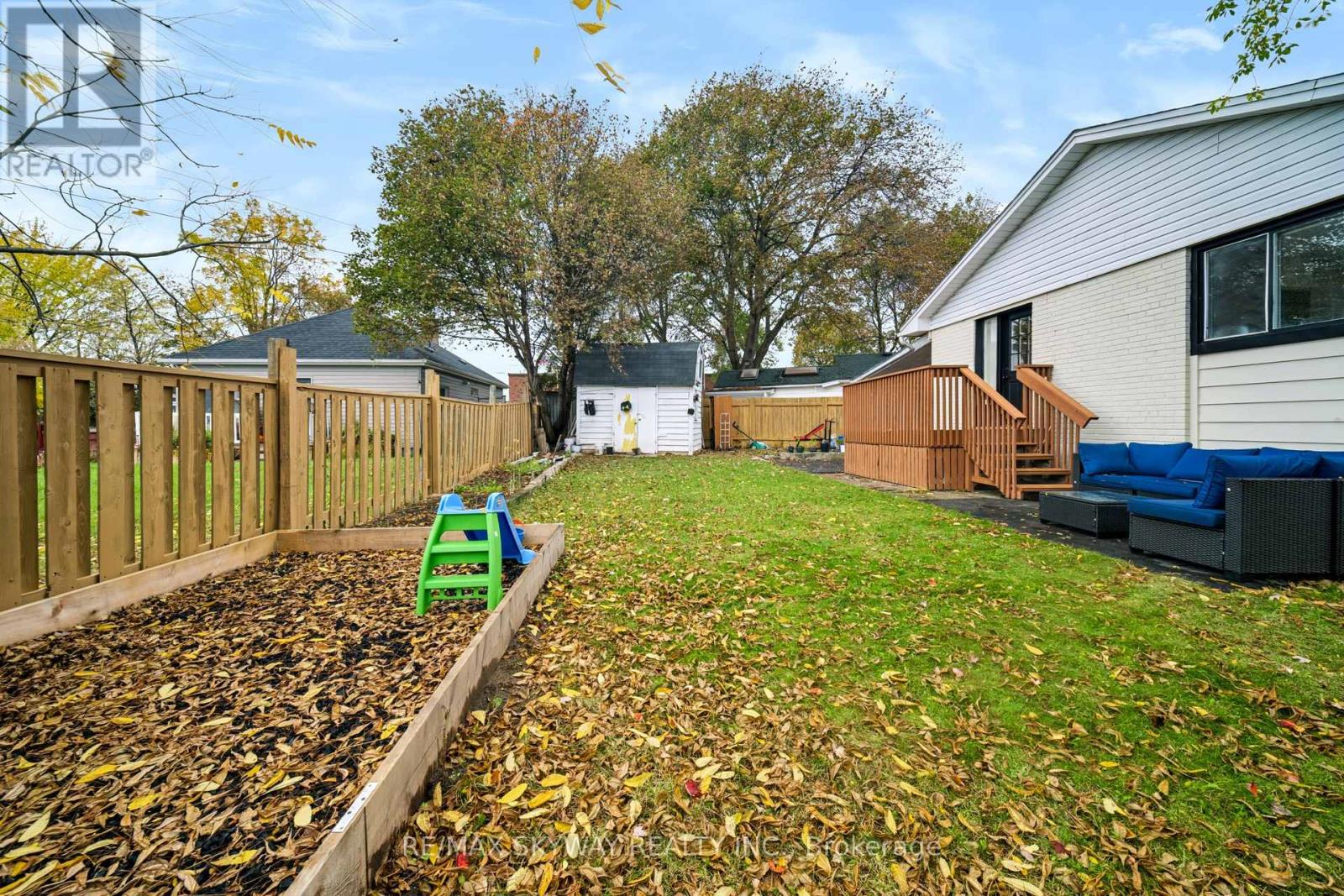 10 REXWAY DRIVE - 42