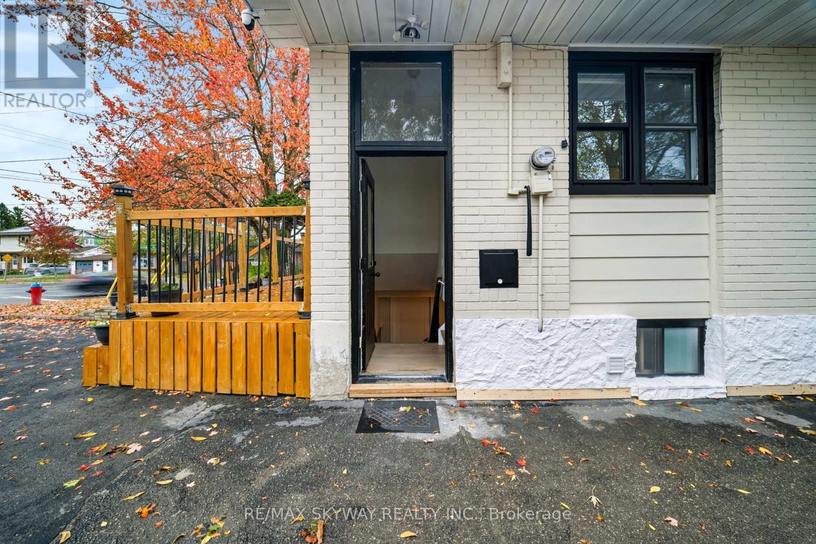 10 REXWAY DRIVE - 44