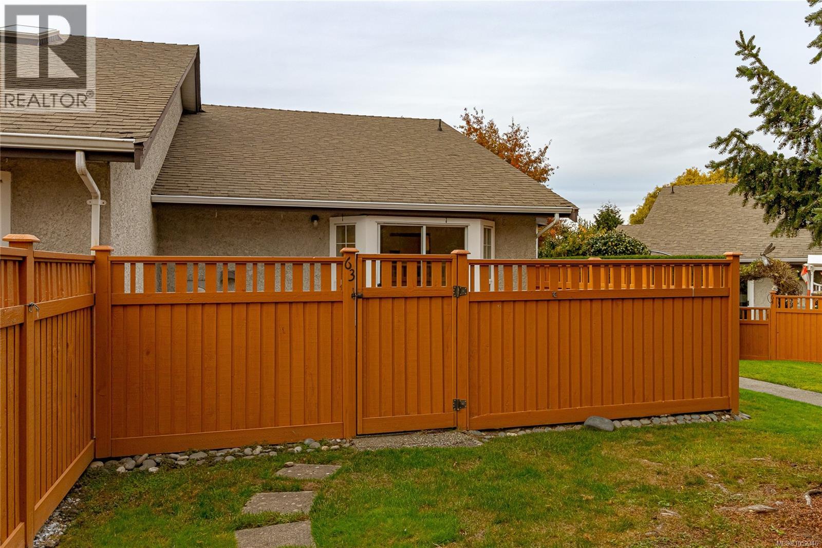 #63 2070 Amelia Ave - 29
