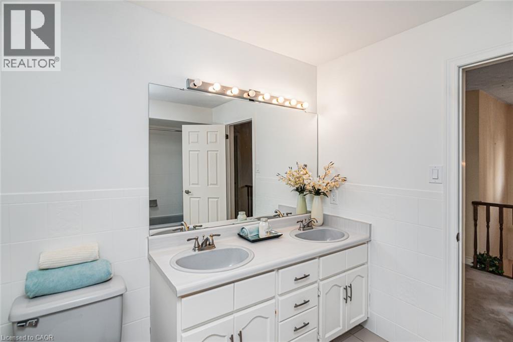 318 CAVENDISH Drive - 13