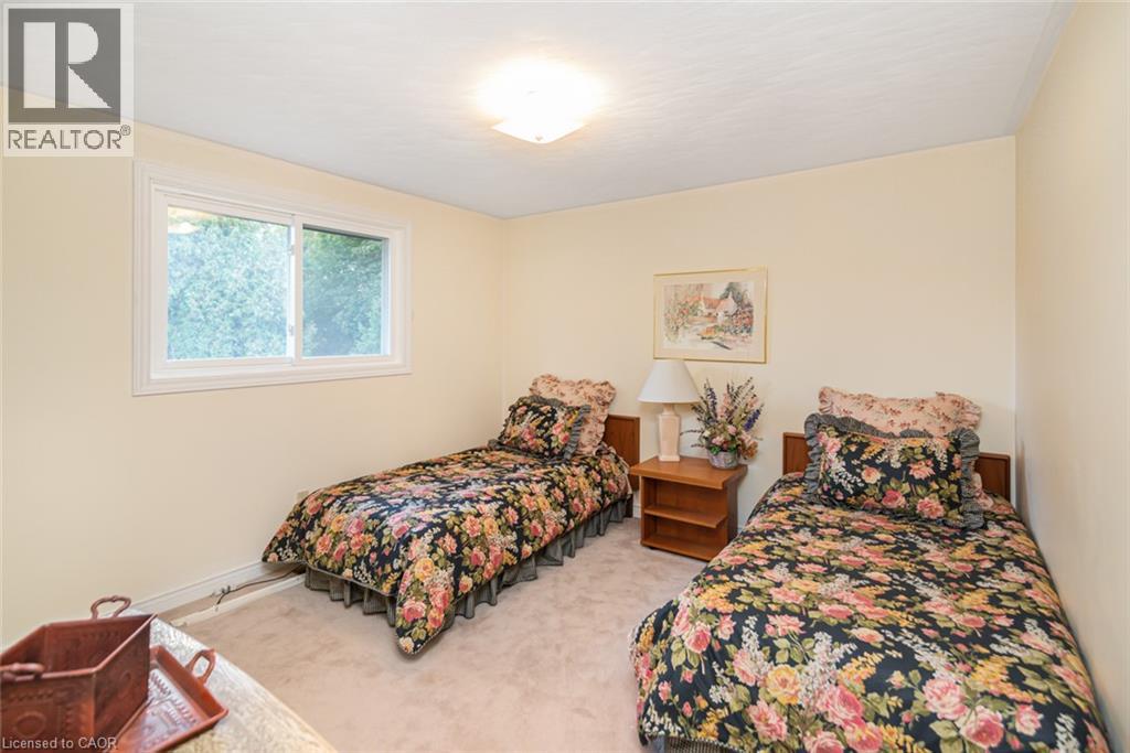 318 CAVENDISH Drive - 12