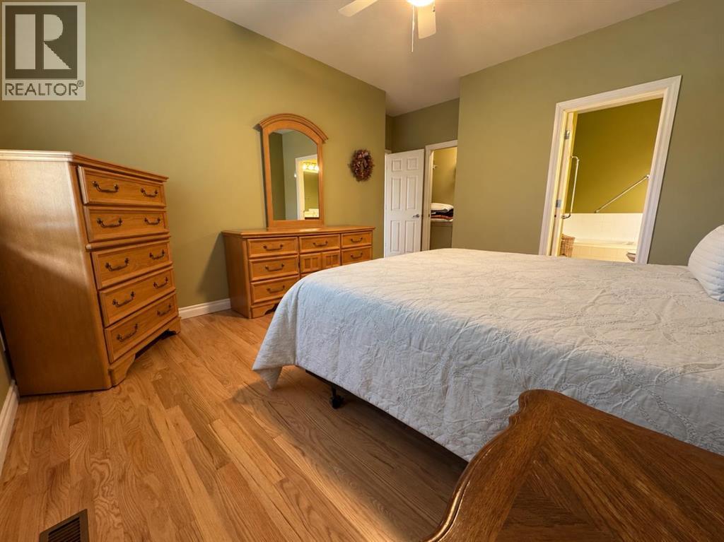 14 Cimarron Park Cove, Okotoks — photo 12