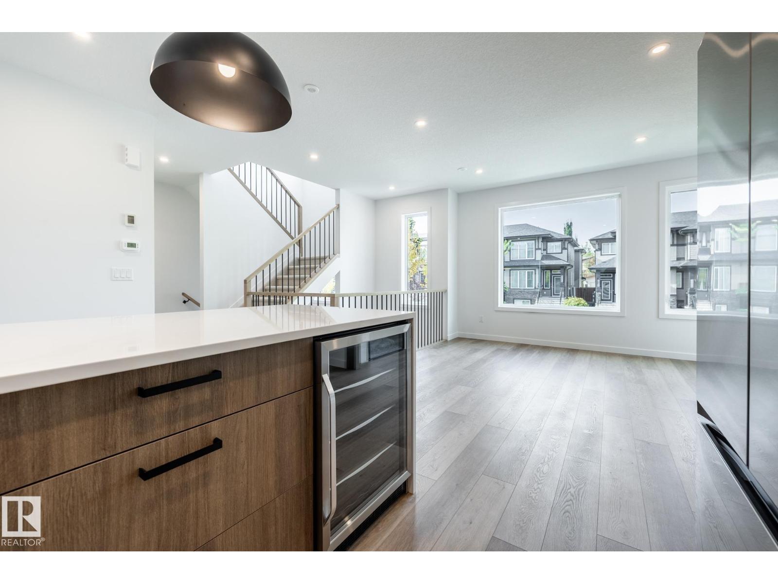 7443 May Common NW NW, Edmonton — photo 14