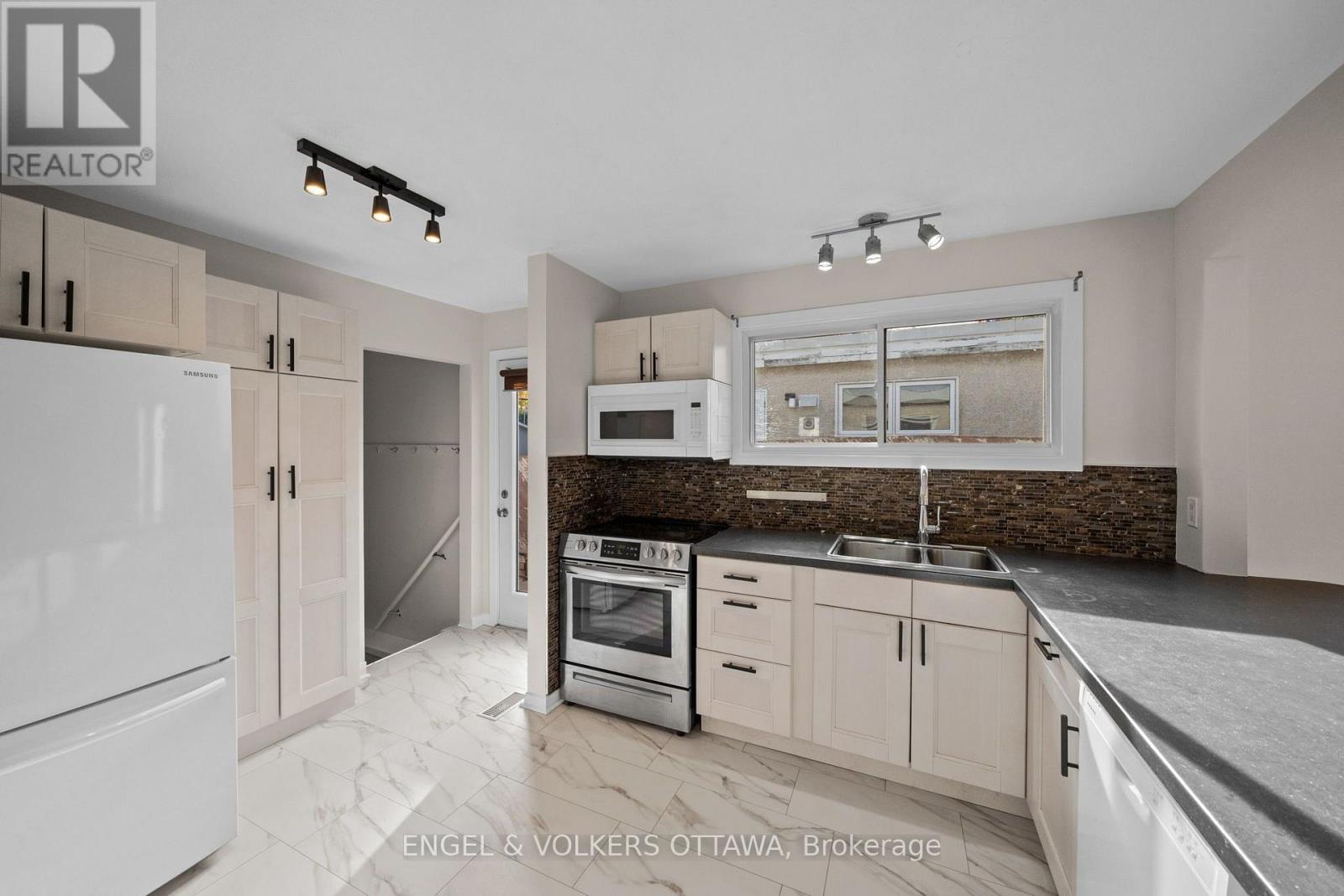 50 Solva Drive — photo 15