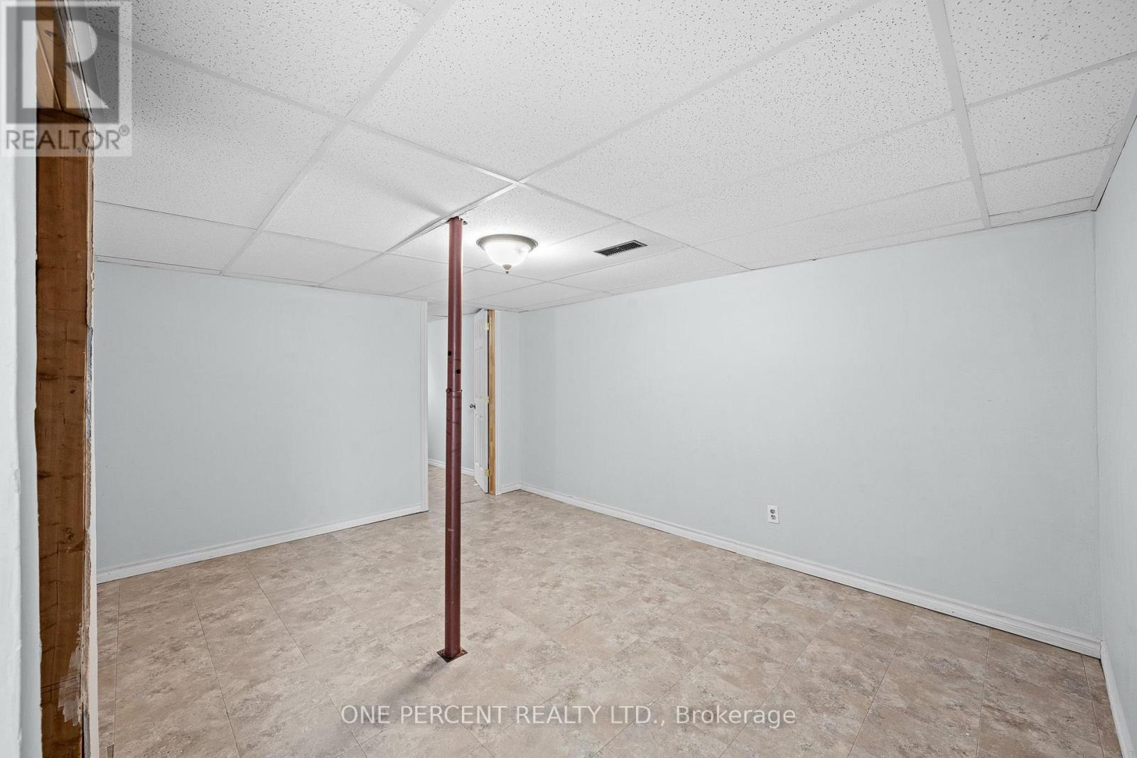1599 CHEEVERS CRESCENT - 32
