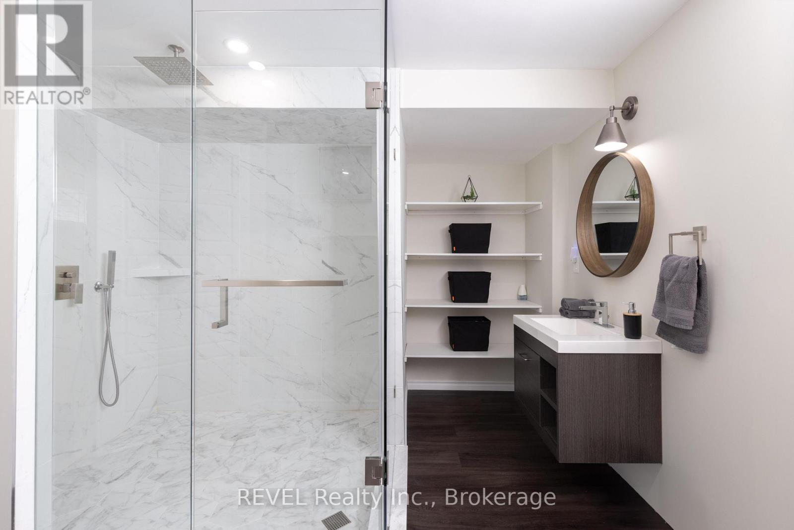 7819 Pender Street — photo 34