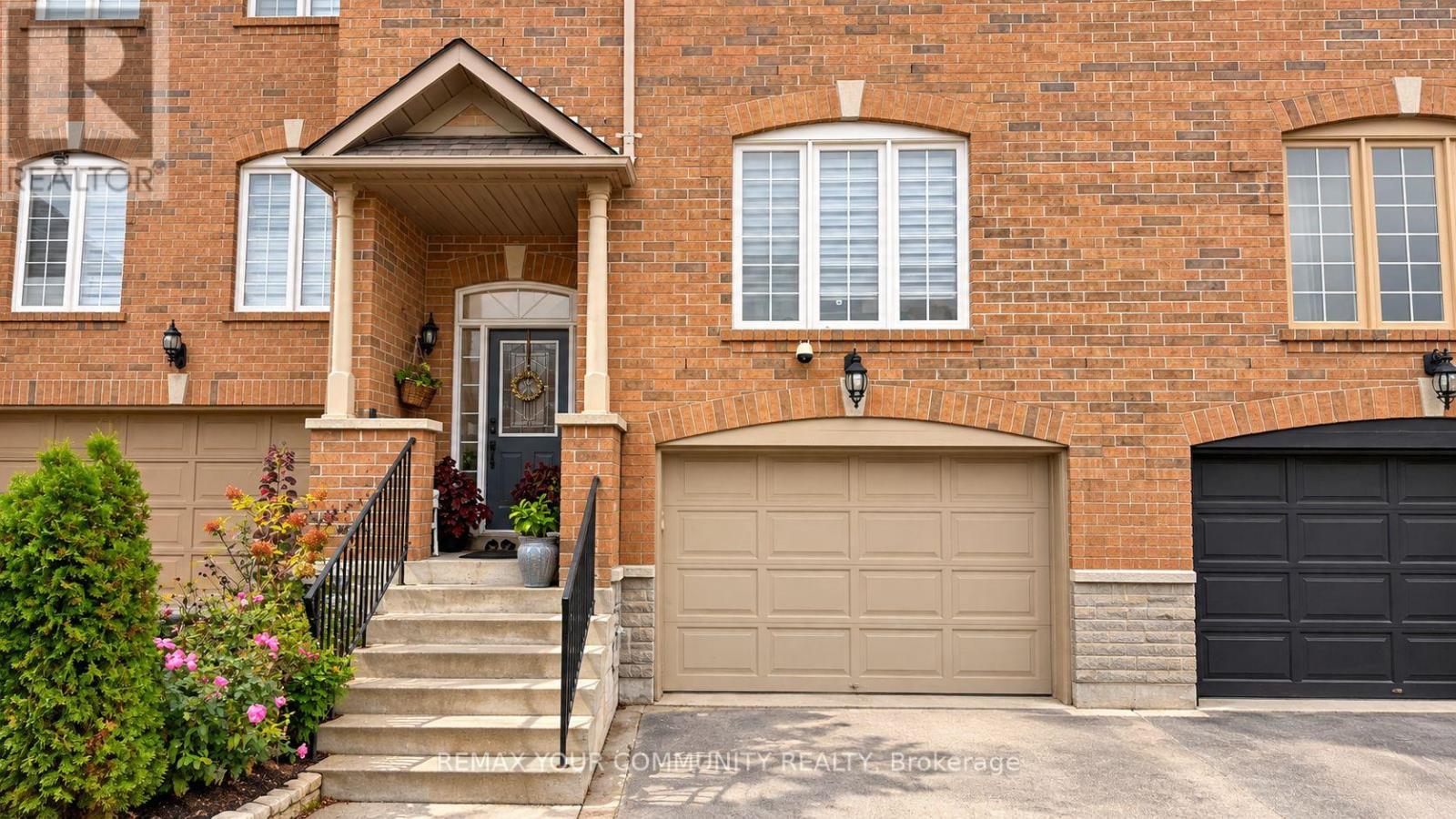 Photo of 8 EDGEMONT COURT