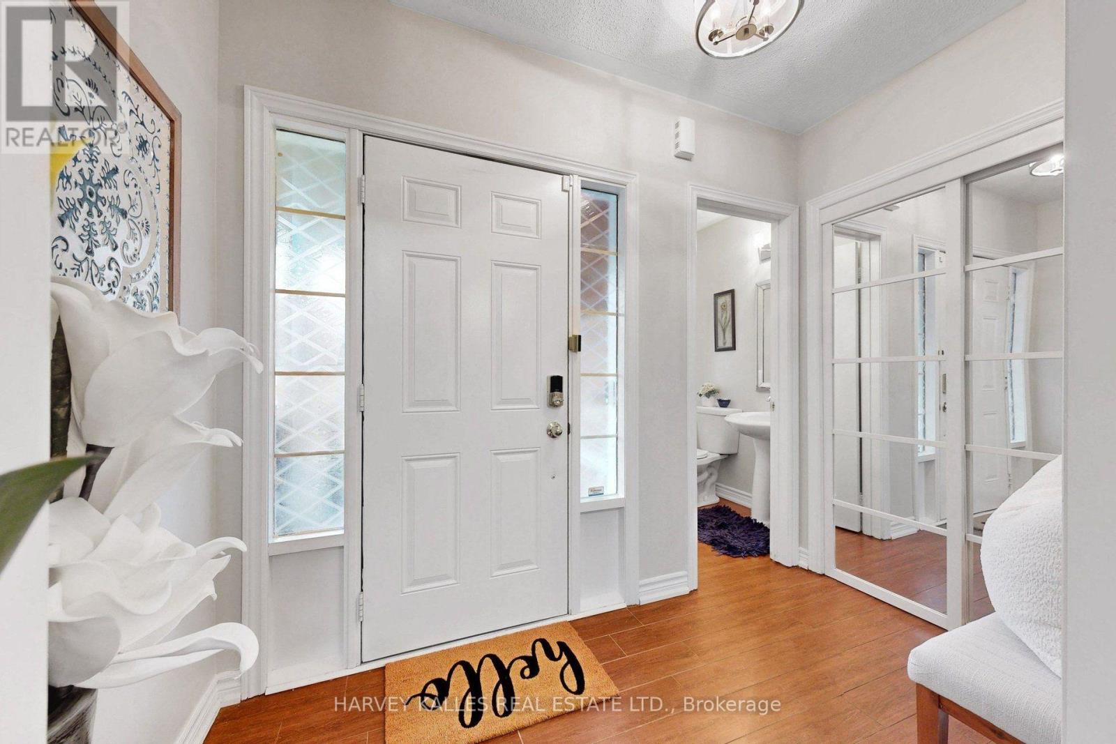 314 Dowson Loop, Newmarket, ON photo 3