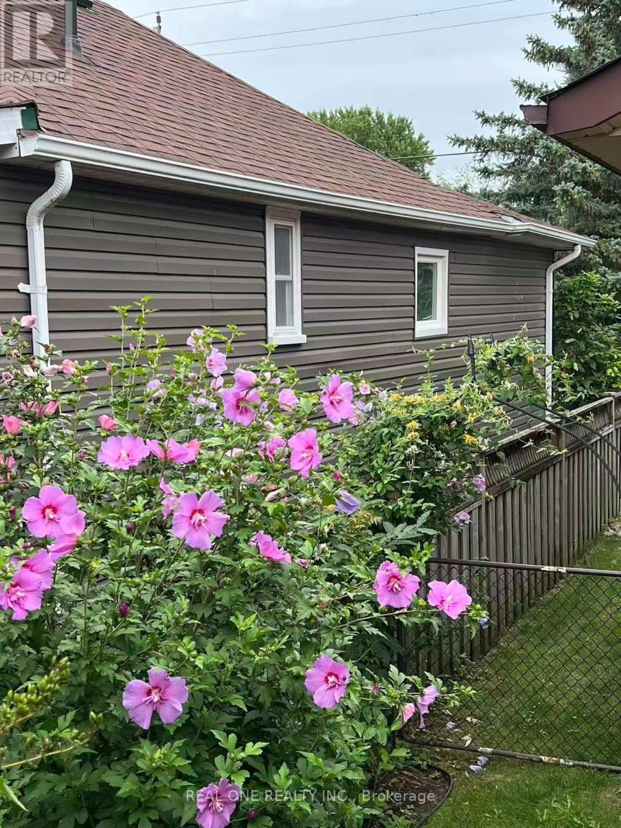 84 Riverglen Drive — photo 10