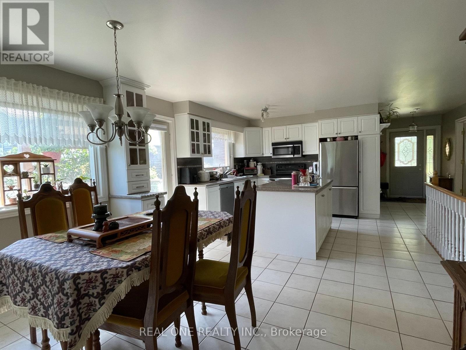 84 Riverglen Drive — photo 7