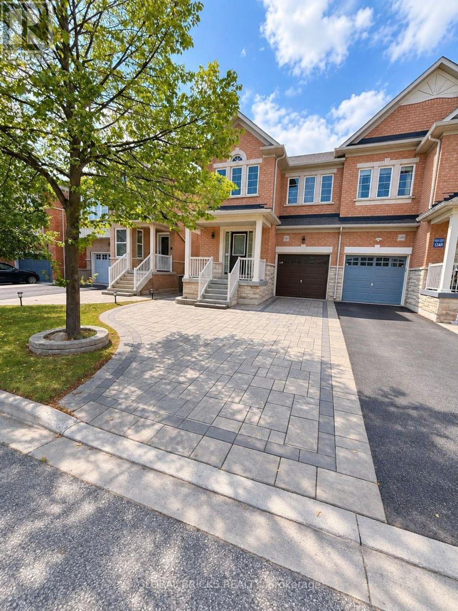 107 Win Timbers Crescent, Whitchurch-Stouffville, ON photo 2