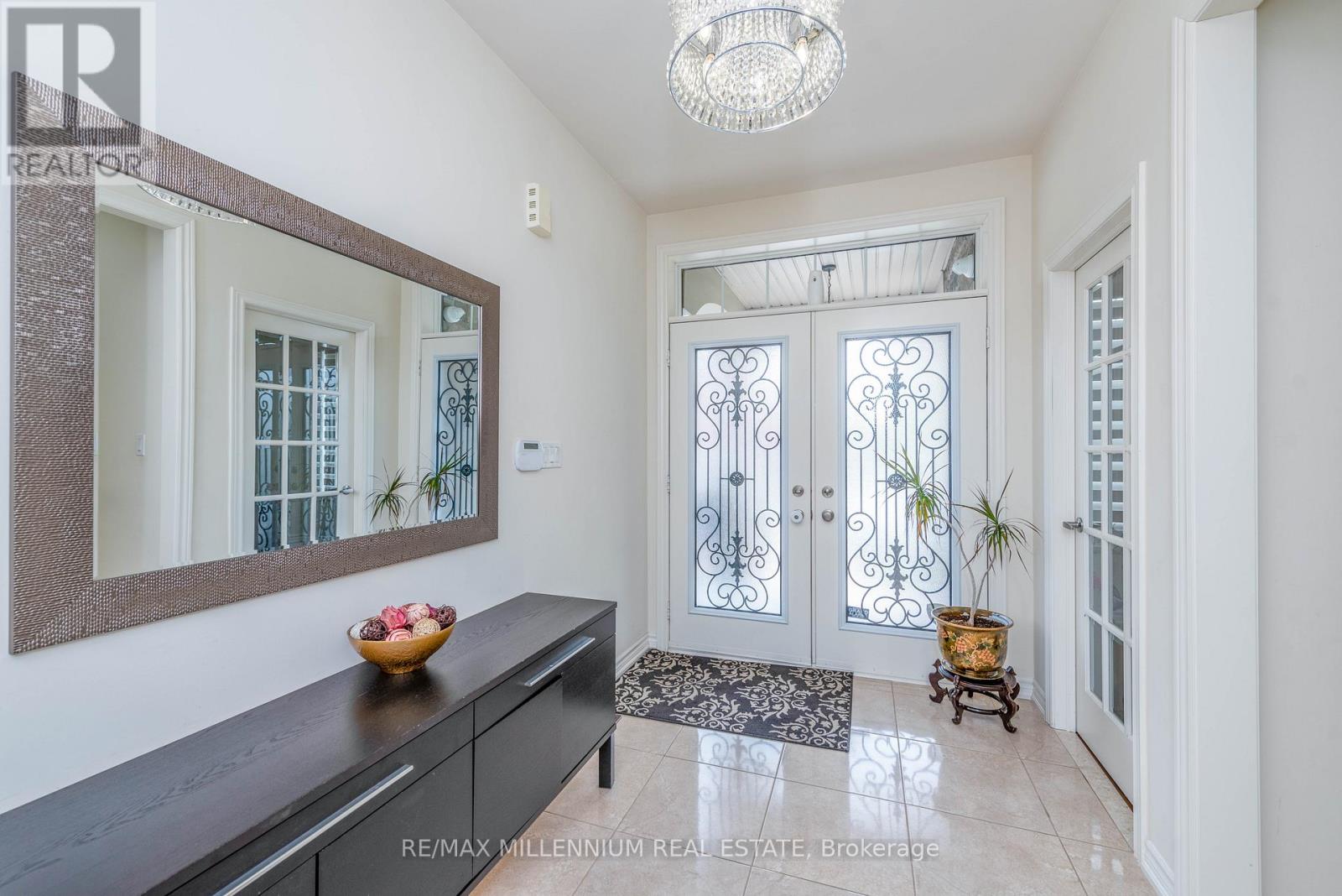 12 Elderbridge Road, Brampton, ON photo 4