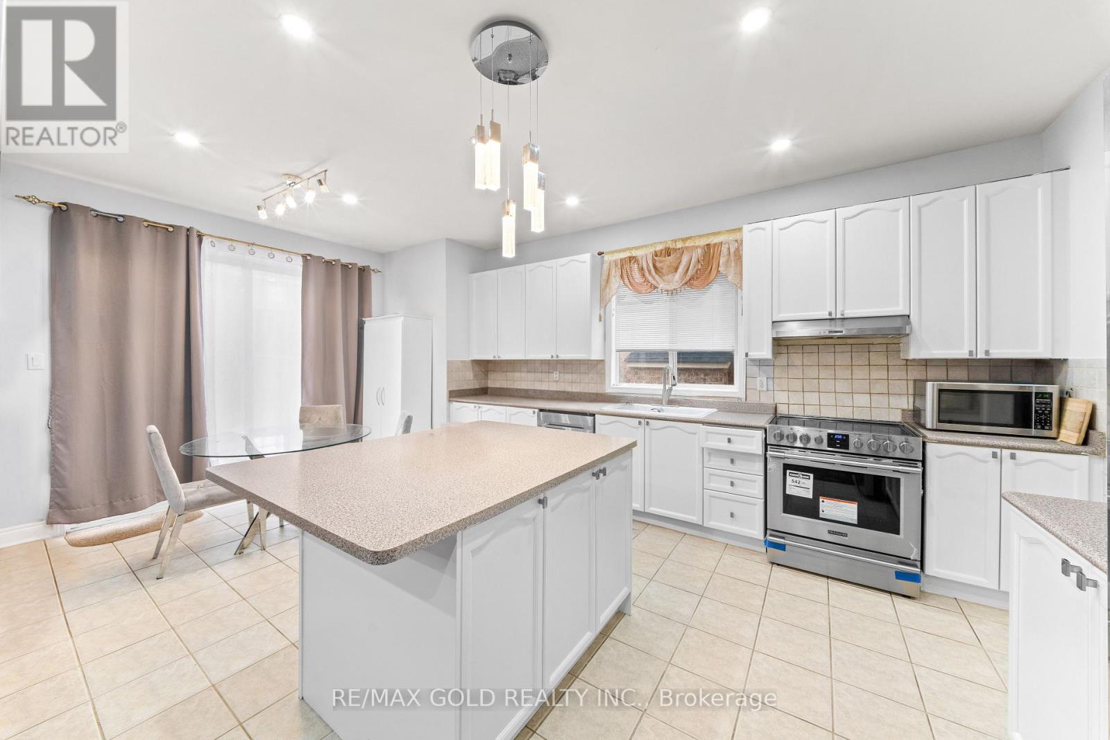 28 Latania Boulevard, Brampton, ON photo 12