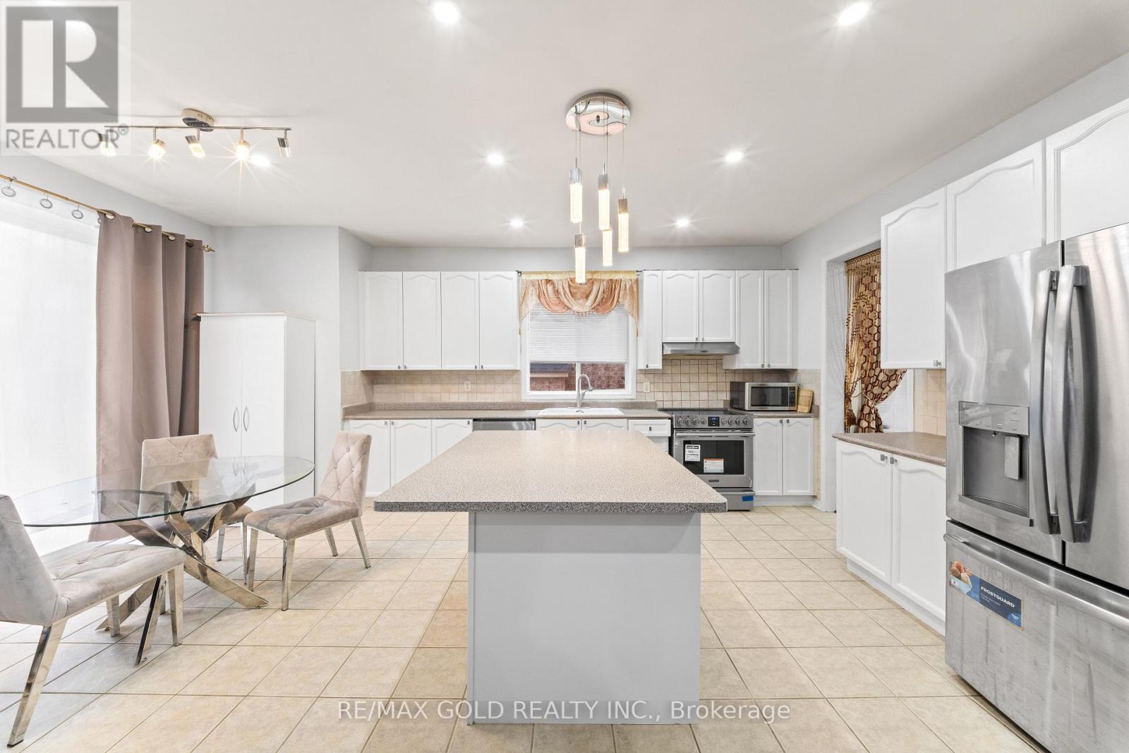 28 Latania Boulevard, Brampton, ON photo 14