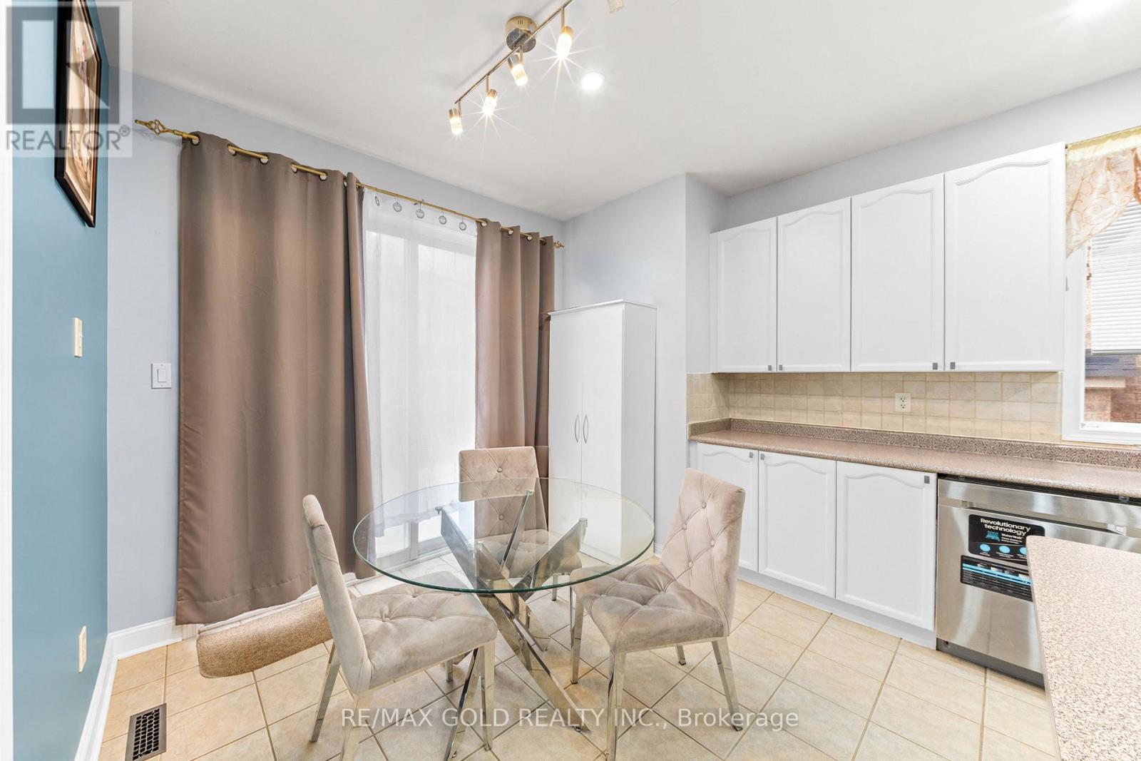 28 Latania Boulevard, Brampton, ON photo 17