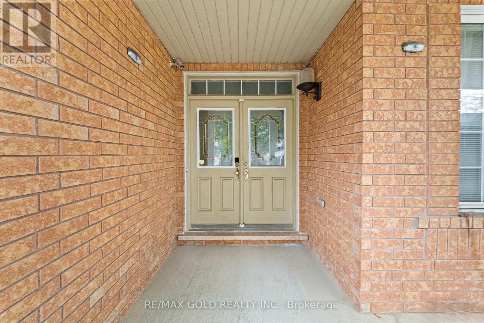 28 Latania Boulevard, Brampton, ON photo 6