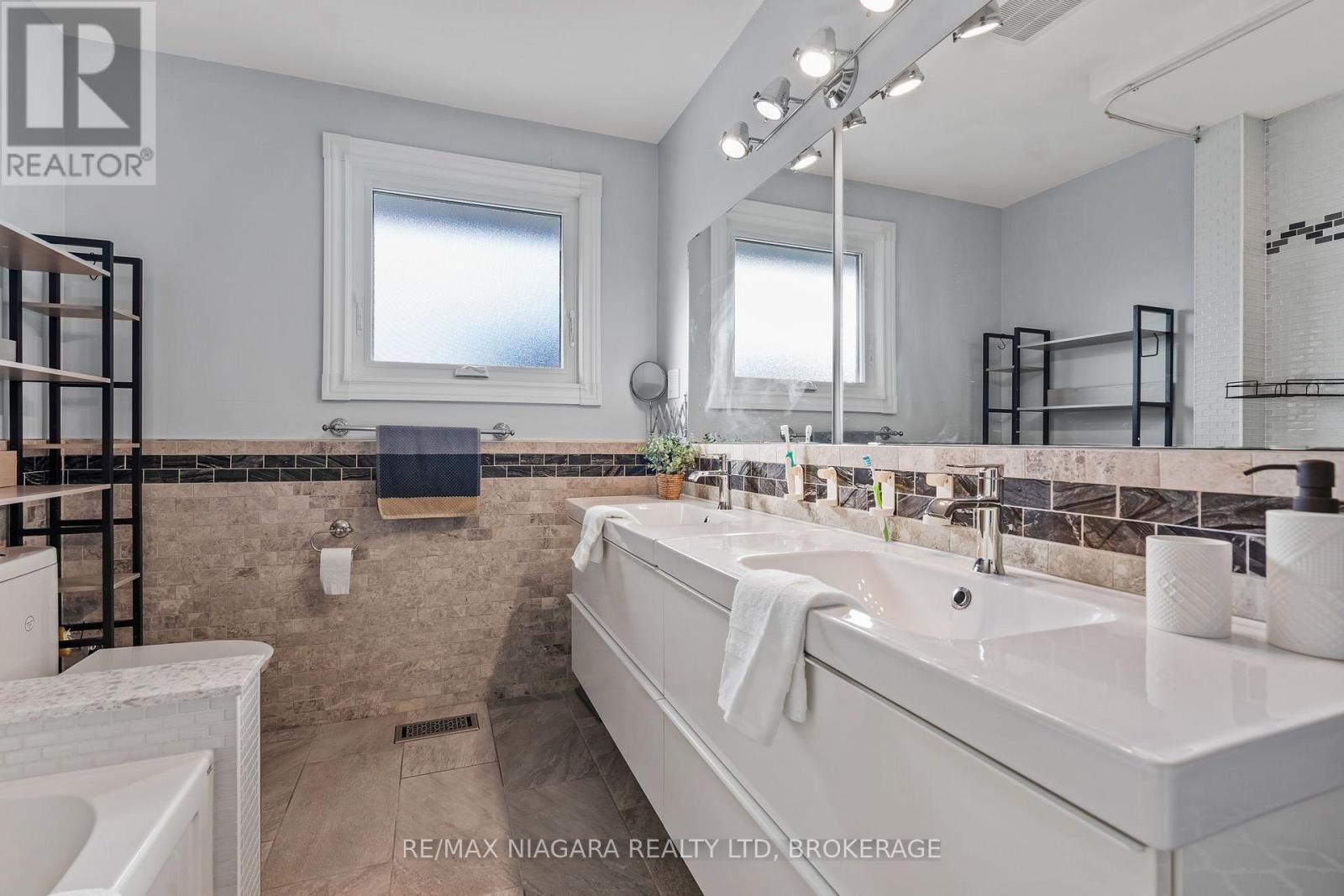 31 JESSICA DRIVE - 19