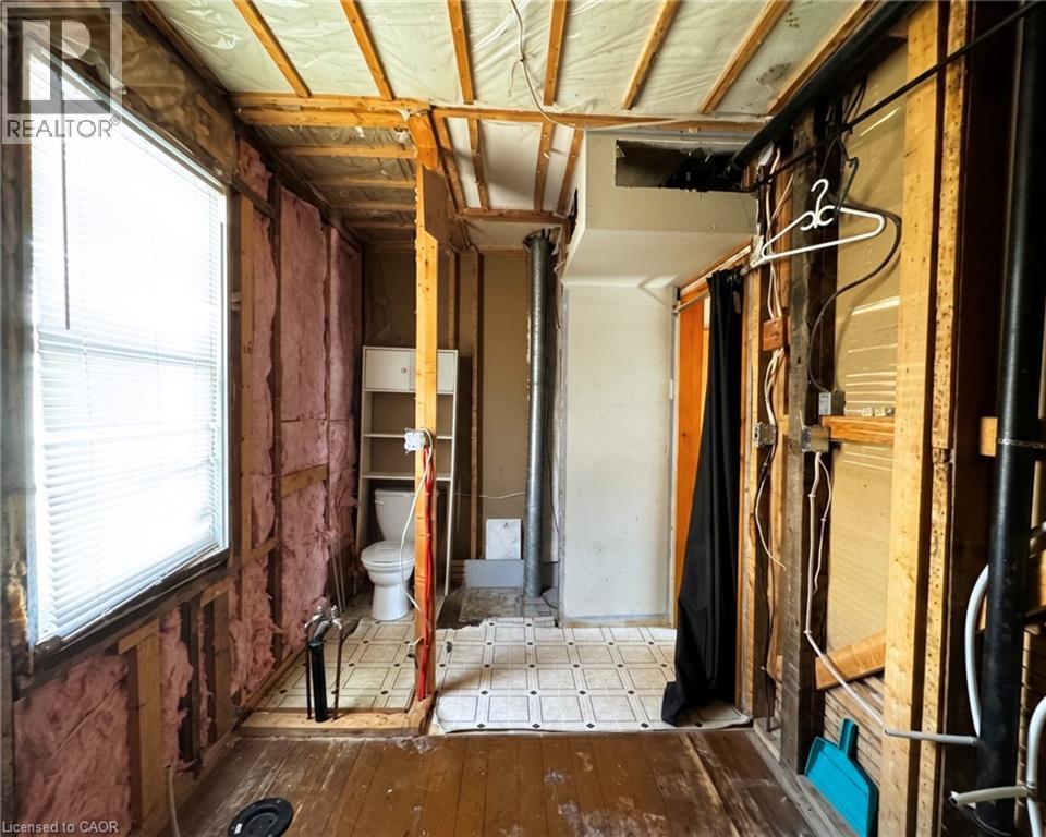233 Talbot Street — photo 8