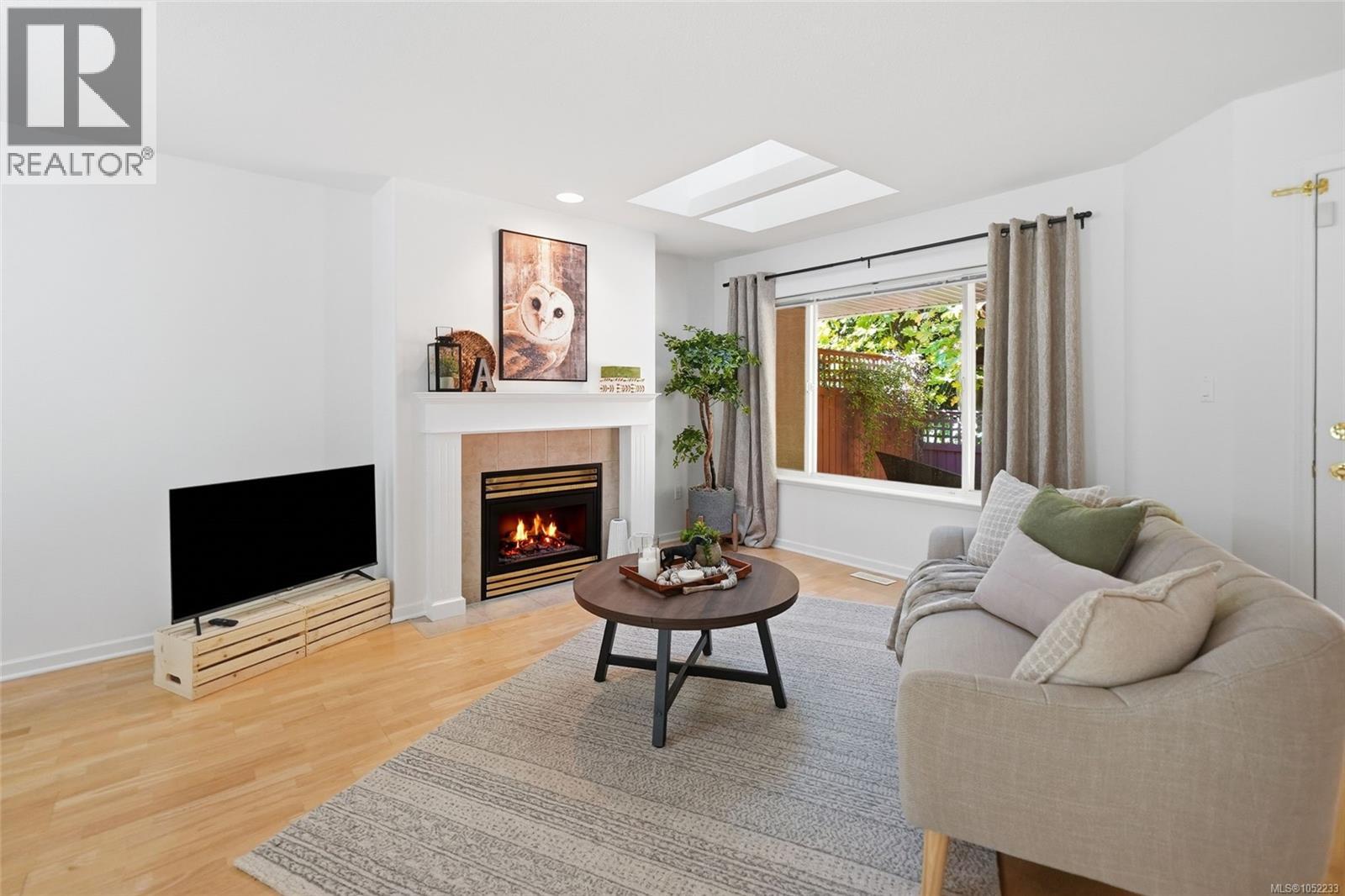 #9 850 Arbutus St - 3