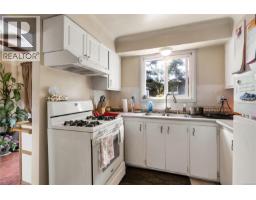 565 Baker St, Saanich, BC V8Z2H6 Photo 13