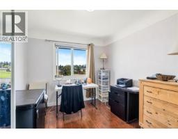 565 Baker St, Saanich, BC V8Z2H6 Photo 18