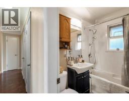 565 Baker St, Saanich, BC V8Z2H6 Photo 21