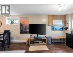 565 Baker St, Saanich, BC V8Z2H6 Photo 22